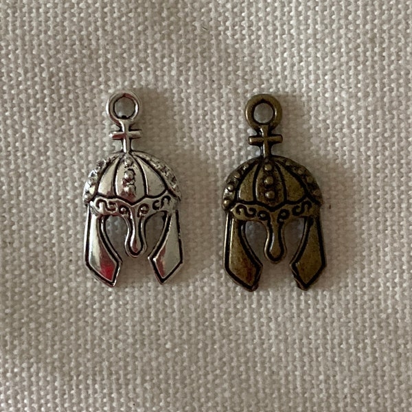 Alloy Vintage Silver or Bronze Helmet Charms, Solider Helmet Charms, Silver or Bronze Charm Pendants, Helmet Charms, Soldier Pendants