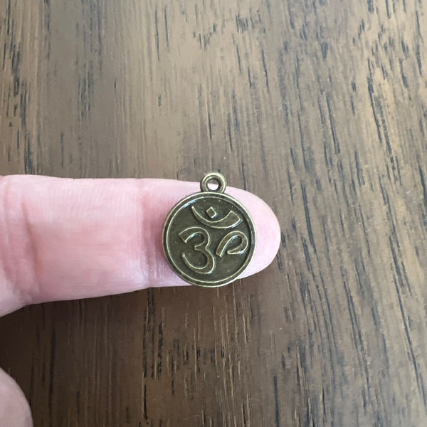 Double Sided Bronze Plated yoga Om Charms, Bronze plated vintage yoga om charms, Yoga Om fashion pendant,  charms for jewelry making 15mm