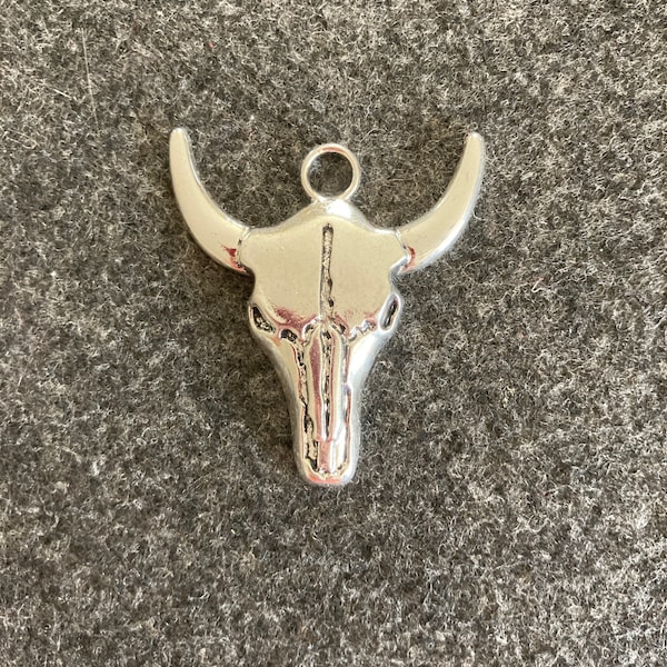 Skull Bull ox head Charms, Antique Tibetan silver, Skull bull ox head pendants, Silver Bull Ox Head, Silver Alloy Pendant, Animal Pendant