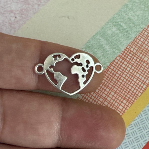 Silver World Heart Connector Charms: Zinc Alloy Pendants (16x20mm)