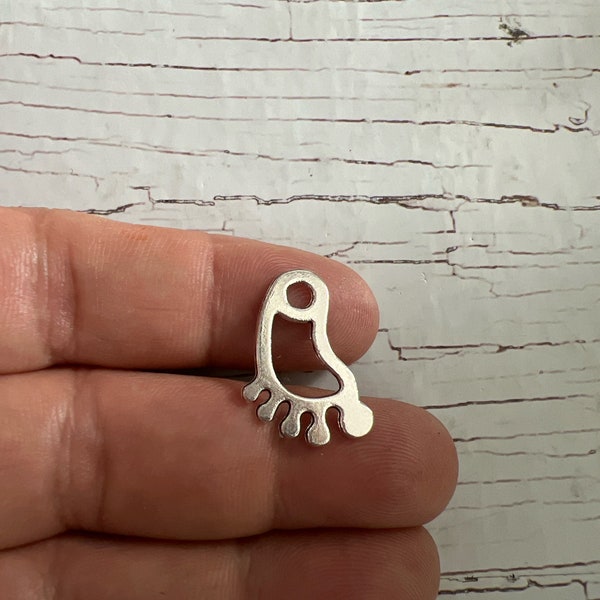 Hollow Foot Charm, Tibetan Silver Foot, Foot Charm, Wire Foot Charm, outline Foot Charm 22x14mm