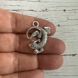 Tibetan Silver Gecko Lizard, Animal charms, Silver Lizard Charm, Gecko Charm, Lizard Charm, 2D Lizard 31x24mm