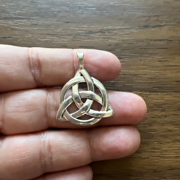 Celtic Knot, Silver Amulet Celtic knot Charms, Knot Amulet Charms, Antique Tibetan Silver Double Sided Knot pendants, Triquetra Knot 35*27MM