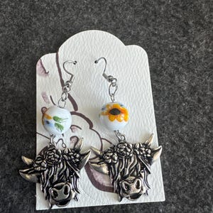 Highland Cow Earrings, Sunflower Jewelry, Cow Earrings, Fall Earrings, Dangling Earrings, Animal Earrings, Cowgirl Earring, Farmyard Earring