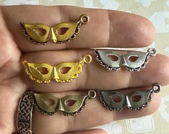 Dijes de máscara de mascarada: aleación de zinc, plata, oro, bronce (31 x 12 mm)