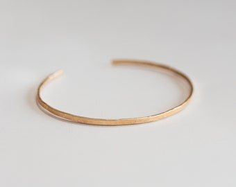Men's 9ct Gold hammered cuff / open bangle
