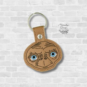 ET Alien Embroidered Keychain | Extraterrestrial Faux Leather Key Fob | 80s Movie Fan Gift | Cute Alien Face Bag Charm Accessory