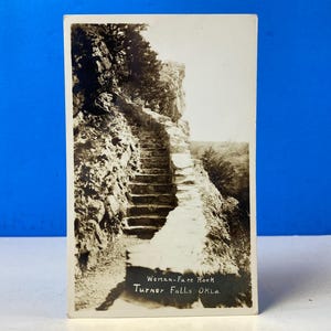 Twarz kobiety Rock Turner Falls RPPC Pocztówka