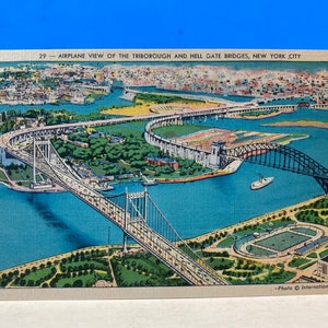 Vista del avión Postal de lino de los puentes Triborough y Hell Gate