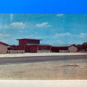 The Plainsman Motel Postcard