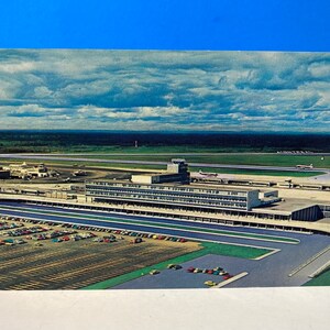 Carte postale de l'aéroport international de Montréal