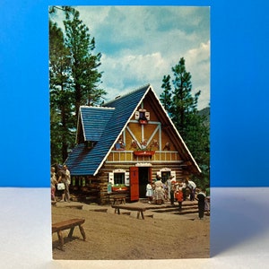 La maison du Père Noël au pays des fées Carte postale