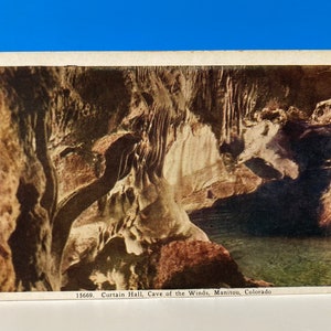 Caverne de hall de rideau de la carte postale de vents