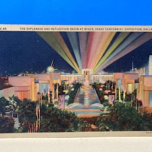La spianata e il bacino di riflessione di notte Cartolina di lino del centenario del Texas