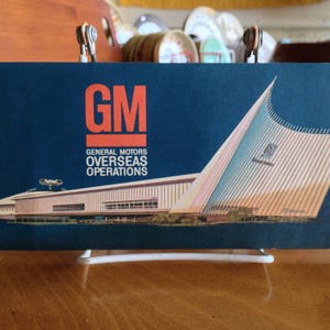 GM Futurama Overseas Operations The New York World&#39;s Fair Brochure