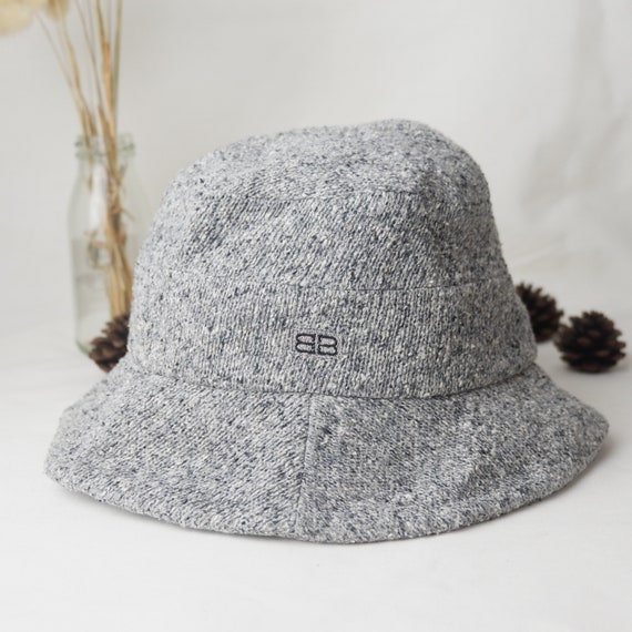Vintage BALENCIAGA bucket hat.