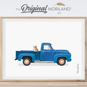 古いトラックと犬のプリント、ピックアップトラックに乗ったブルドッグのウォールアート、車のプリント、ペットの印刷可能なポスター、ペットのメモリアルギフト、ペットの肖像画 | MORILAND®