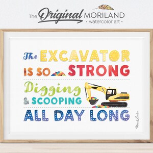 Op de afbeelding: Een kleurrijk, printbaar wanddecor ontwerp met een graafmachine met de tekst "The Excavator is so strong Digging & Scooping All Day Long".