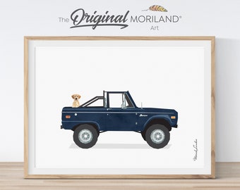 Puede incluir: Un Ford Bronco azul con un perro amarillo sentado en la parte trasera. La camioneta está sobre un fondo blanco con el texto "The Original MORILAND Art" en la parte superior.