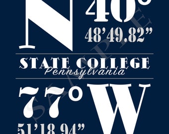 Signo de Longitud de Latitud, GPS, Coordenadas, Regalos, Ubicación personalizada, Pensilvania, Estado, Universidad, Deportes, Fútbol, Estadios, Ciudades