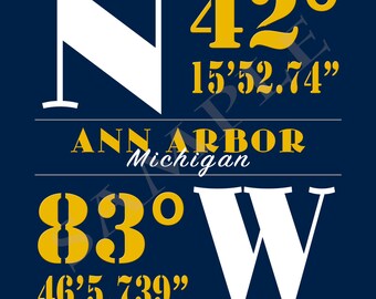 Signo de Longitud de Latitud, GPS, Coordenadas, Regalos, Ubicación personalizada, Michigan, Universidad, Deportes, Fútbol, Estadios, Ciudades, Estado, Boda