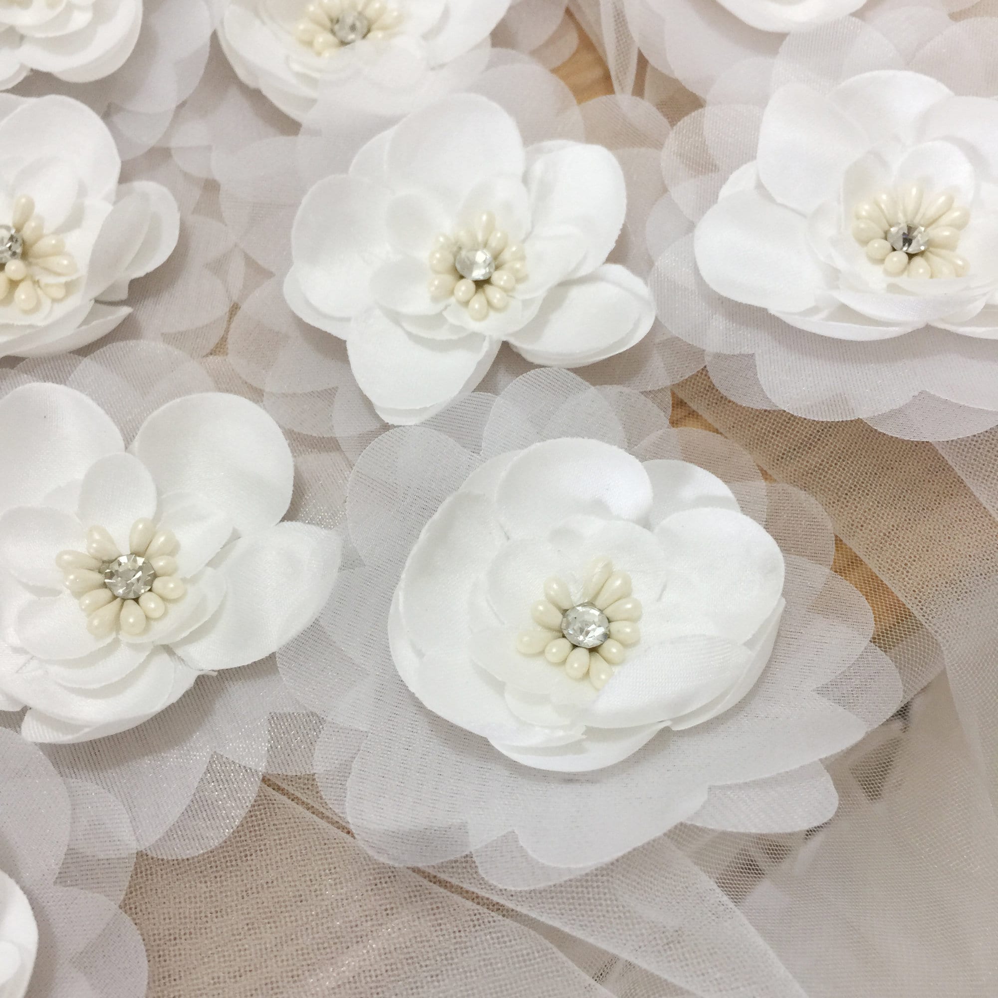 5 Fleurs En Mousseline Avec Strass - 8,5x1,5cm, Blanc, Pour DIY Robes, Chapeaux, Accessoires ! - 3