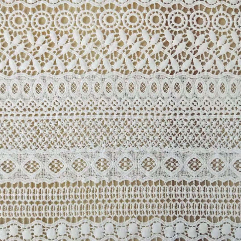 Tissu de dentelle guipure blanche, dentelle de Venise bohème rayonne, robe de mariée de mariée ligne de rayure broderie dentelle de fleurs par mètre image 4