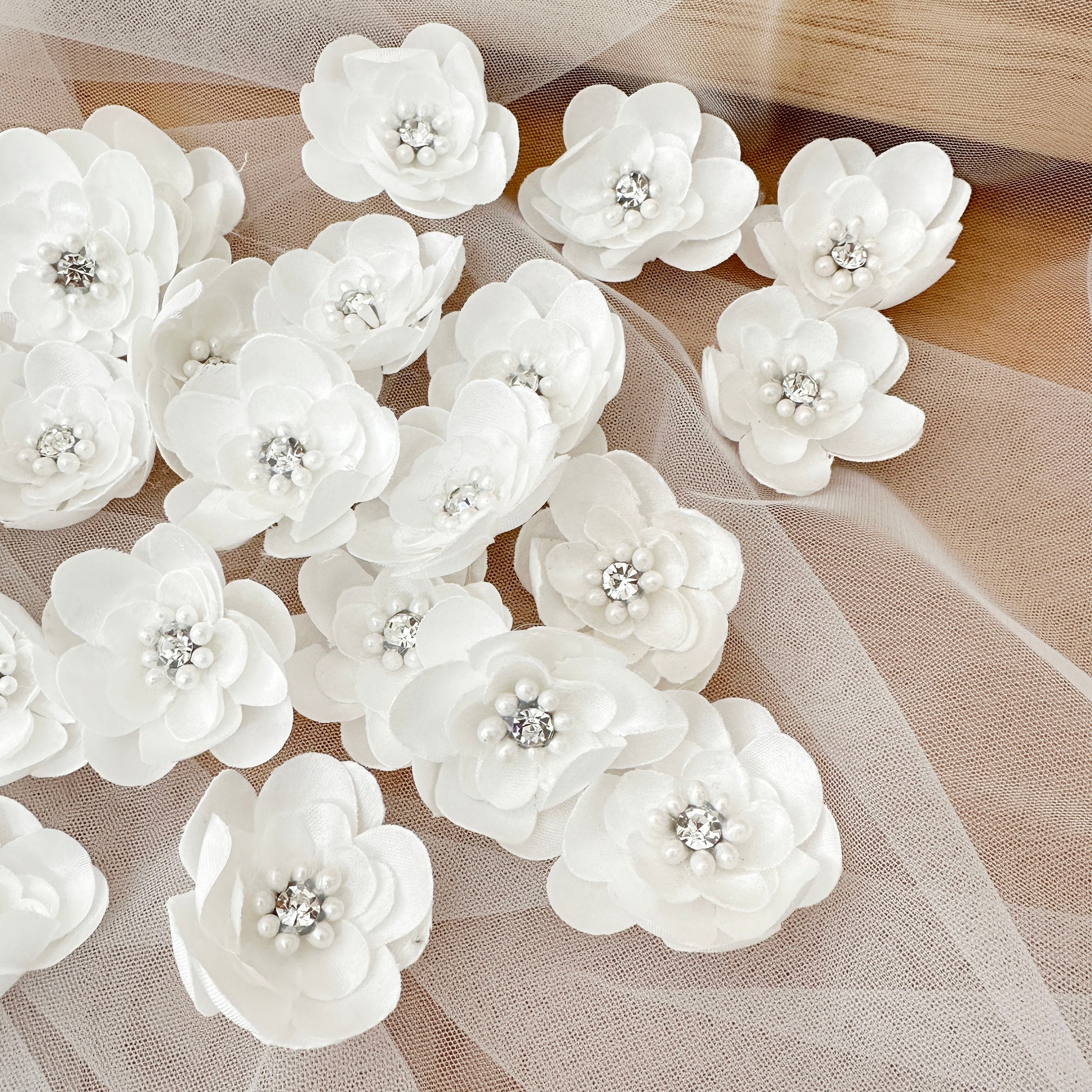 1pc Gorgeous Elegant Sparkly Diamond-Encrusted Fabric Flower