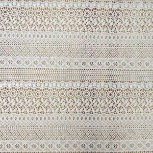 Tissu de dentelle guipure blanche, dentelle de Venise bohème rayonne, robe de mariée de mariée ligne de rayure broderie dentelle de fleurs par mètre image 3