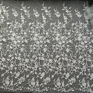 Tela de encaje bordado blanco marfil, encaje floral para vestido de novia, encaje de flores de tul de rayón con hojas cortadas a medida imagen 3