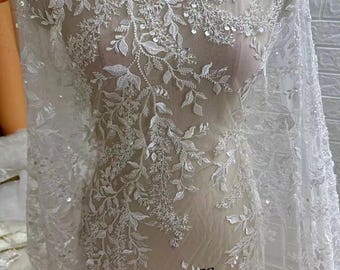 Tela de encaje bordado con hojas y cuentas de lentejuelas blancas, encaje de lujo para vestido de novia, tela de tul con apliques de flores y hojas cortada a medida