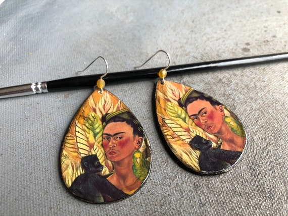 Famous jewelry deals artist