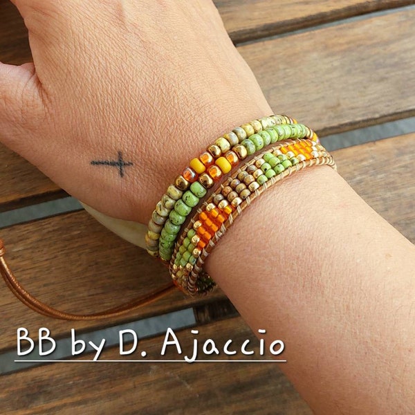Bracelet wrap Miyuki. Bracelet manchette ajustable en cuir et perles Picasso. Bracelet multi-rangs vert, orange,doré style Southwest, bohème