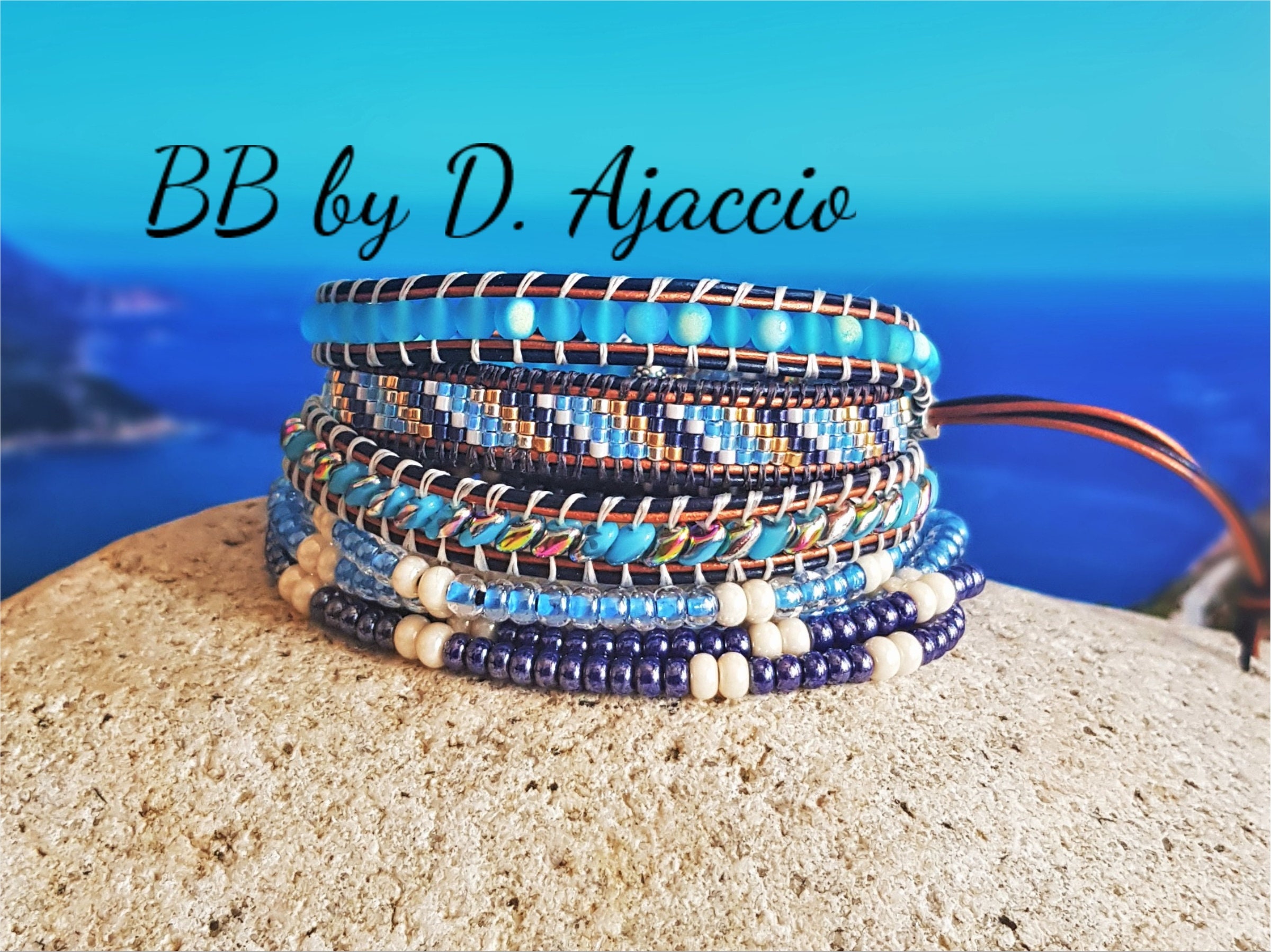 Bracciale avvolge 4 colpi in pelle foderata, perle di vetro, miyuki delica. Polsino boho blu turchese. Bracciale avvolgente in perline in pelle Boho - Italia