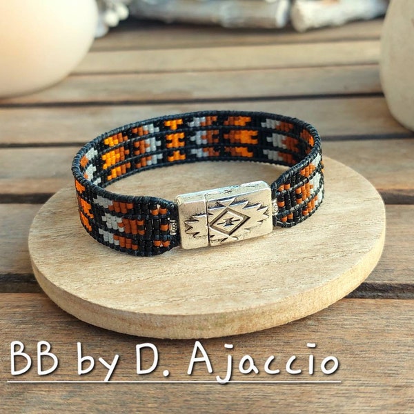 Bracelet en perles Miyuki. Manchette en cuir style bohème, Southwest. Boho leather wrap bracelet. Bracelet orange, noir, fermoir magnétique