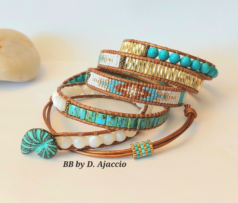 Bracelet wrap en perles de Nacre. Manchette Tila Miyuki turquoise, blanc, doré, style bohème pour femme. Boho Leather beaded Wrap Bracelet. image 2