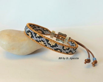 Bracelet wrap léopard en perles Miyuki. Bracelet en cuir et perles tissées. Bracelet en perles Miyuki ajustable. Boho leather wrap bracelet