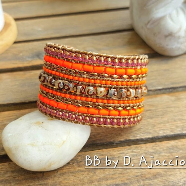 Bracelet Wrap d'Agates tibétaines. Manchette Multi-Rangs en perles et cuir style Southwest, bohème, orange. Boho leather wrap bracelet