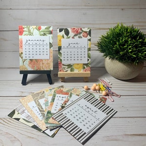 Small Desk calendar, 2024 MINI calendar cards and stand, 2025  floral calendar, cubicle decor women, desk accessories, work gift under 20