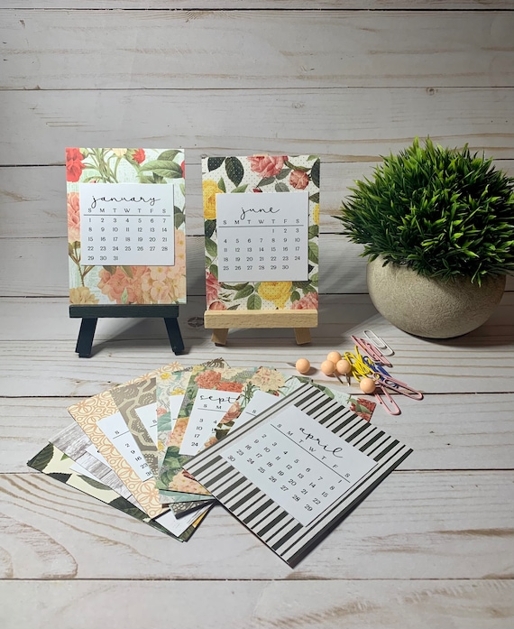 Small Desk Calendar, 2024 MINI Calendar Cards and Stand, 2023 Floral  Calendar, Cubicle Decor for Women, Desk Accessories, Work Gift Under 20 