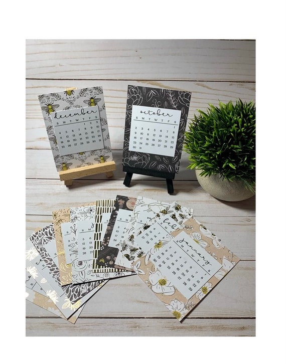 Small Desk Calendar, 2024 MINI Calendar Cards and Stand, 2023 Floral  Calendar, Cubicle Decor for Women, Desk Accessories, Work Gift Under 20 