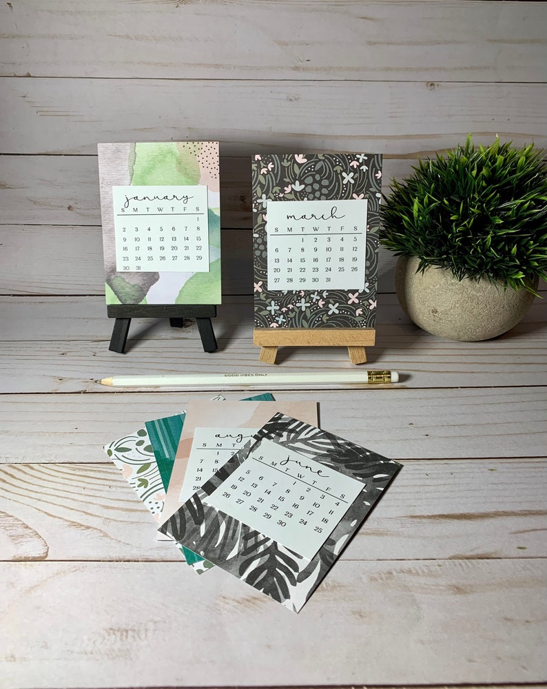 Mini 20222023 Rolling Desk Calendar Office Decor Calendar Etsy UK