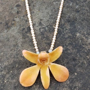 Orchid and freshwater pearl necklace