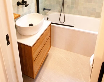 Angebot für Sue - Modernes Badezimmer-Waschbecken in Eiche - wandhängend, 2 Schubladen, kundenspezifische Größen