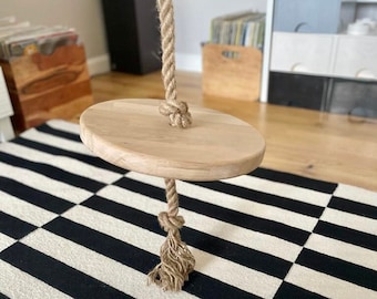Columpio de árbol de madera de roble hecho a mano - Asiento redondo tipo disco, etiqueta personalizada