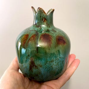 Vase artistique vert grenade : décoration d&#39;intérieur en céramique faite main, poterie Ikebana Bud Vase