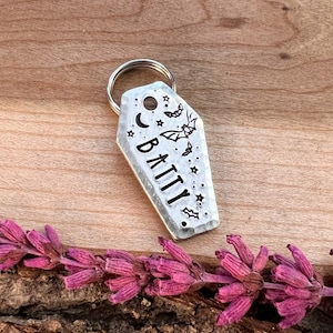 Mini Sarg Anhänger: Fledermäuse, Halloween, Spooky, Night Sky, Personalisierte Haustier ID
