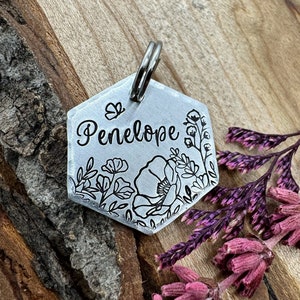 Petite médaille coquelicot : motif fleurs sauvages, fleurs, papillon, carte d'identité personnalisée pour chiens, chats