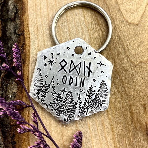 Médaille Viking Runes pour chien : Futhark, design nordique, forêt, carte d'identité personnalisée pour animal de compagnie