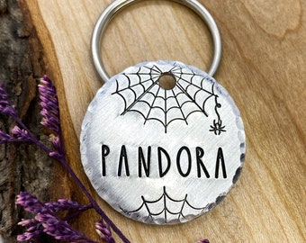 Placa de identificación de telaraña: diseño de araña, telaraña, Halloween, identificación personalizada para mascotas